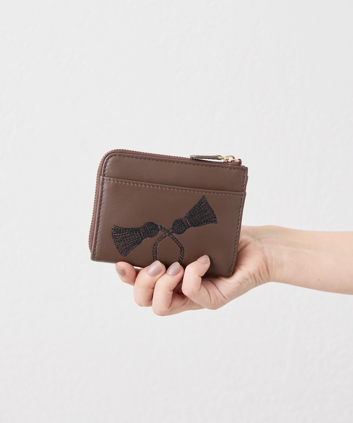 ear PAPILLONNER｜sampo×ear 本革ホース刺しゅう折り財布 | Rakuten