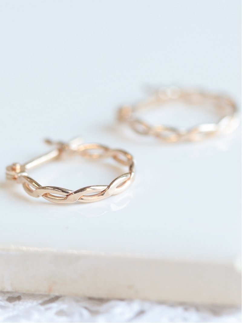 cui-cui｜ゴールド ツイスト スナップ フープ ピアス | K10YG