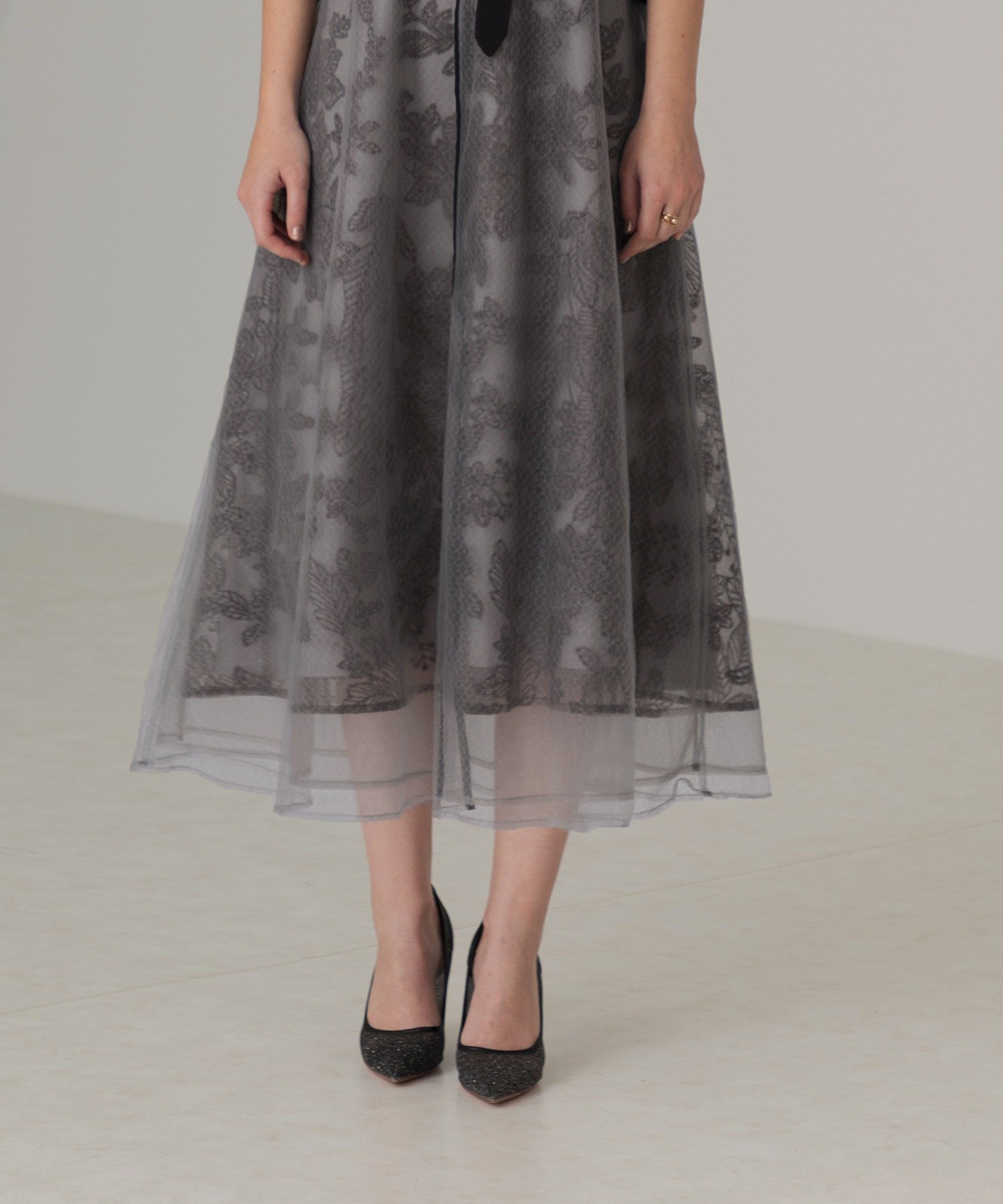 Leja｜LEJA-チュールパイピングリーフベルトAラインワンピースドレス