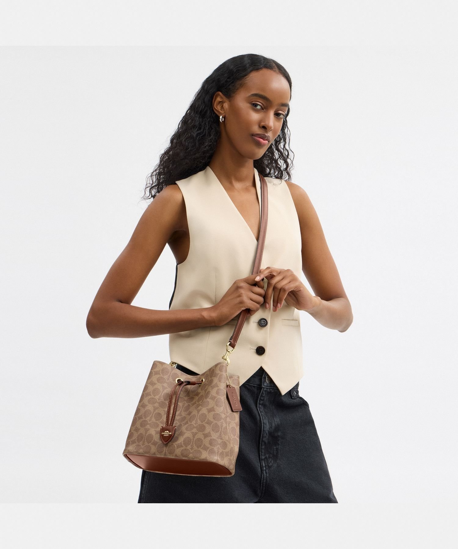 COACH OUTLET｜【公式】ローアン バケット バッグ・シグネチャー