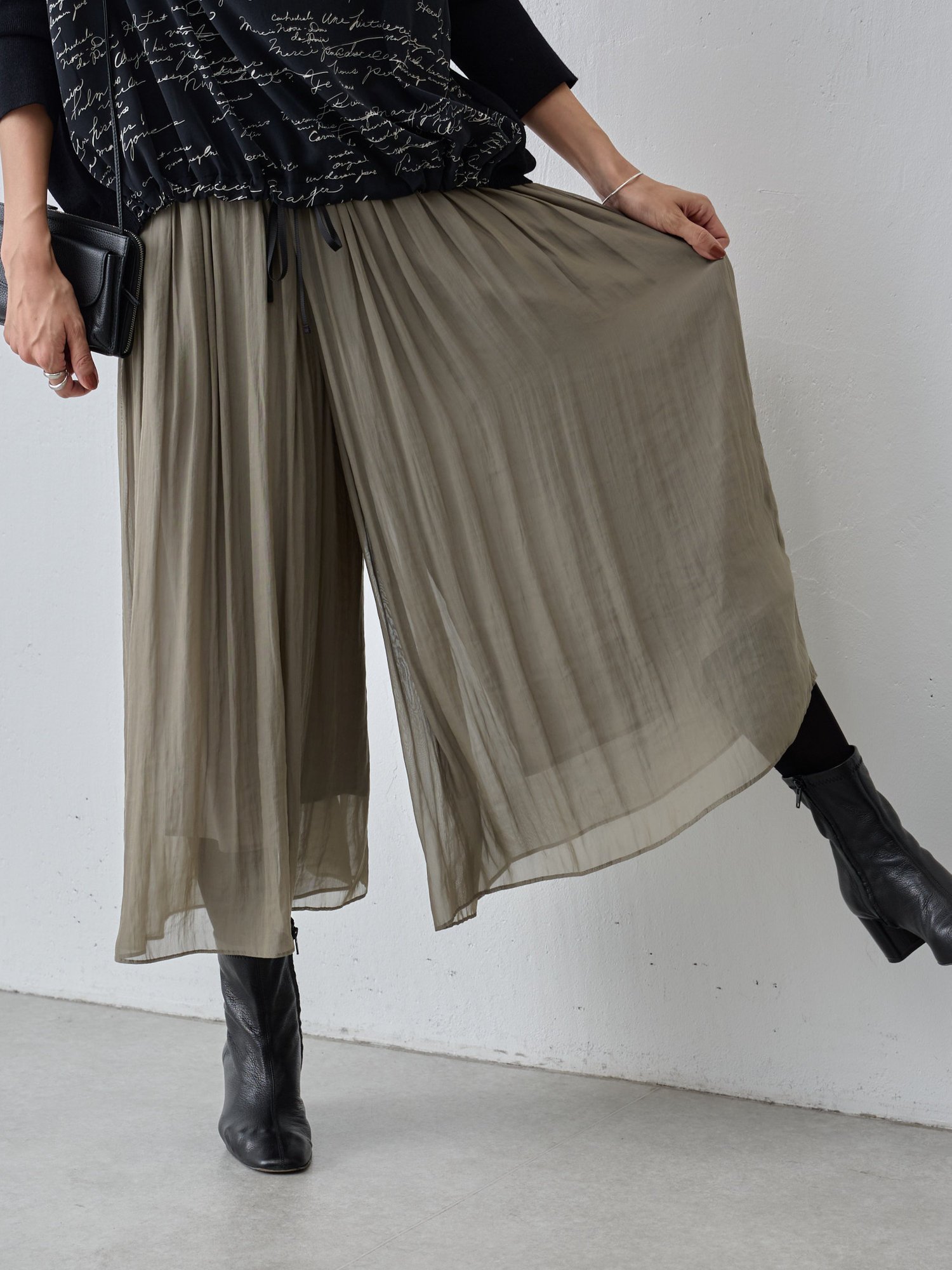 ⭐︎S⭐︎ ビアズリー シワシフォンギャザーパンツ(ドット）サイズ2