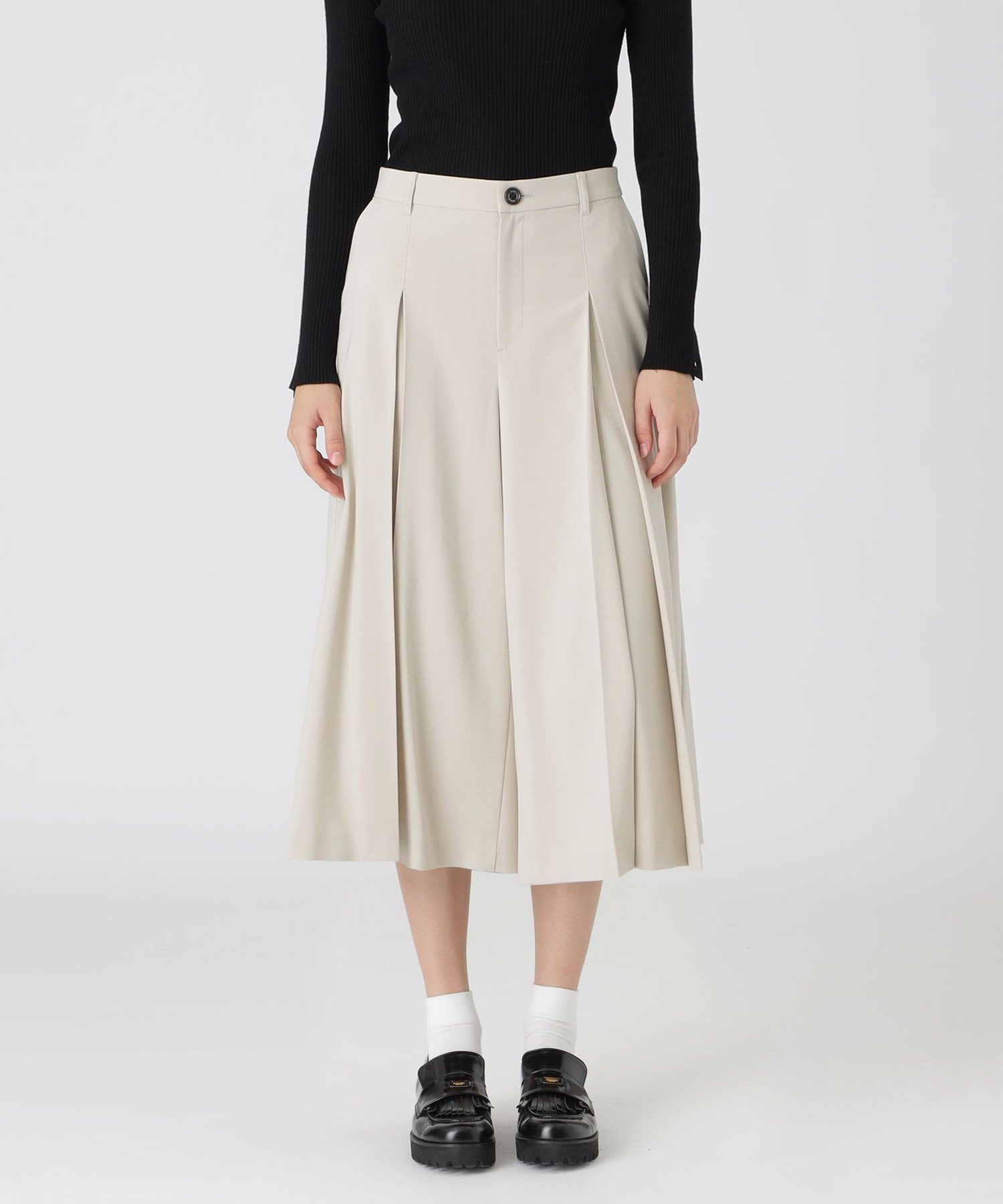 新品ブルーレーベル ホワイト ガウチョパンツ ポケット付き 新品ブルー