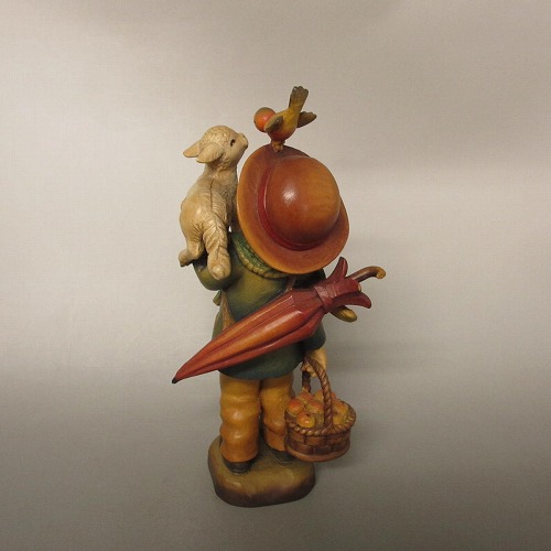 アンリ ANRI社のかわいい木彫り人形 少女と子羊 ヴィンテージ