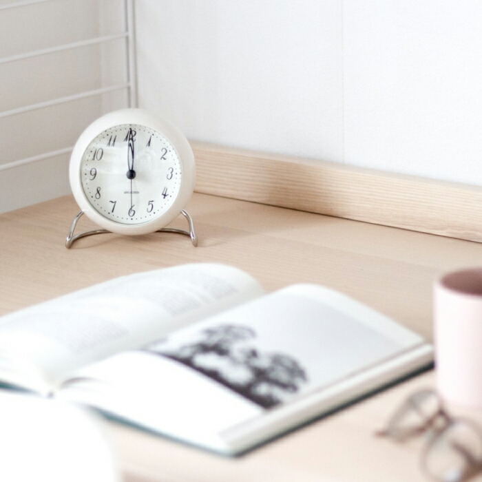 楽天市場】ARNE JACOBSEN アルネヤコブセン Table Clock LK ホワイト