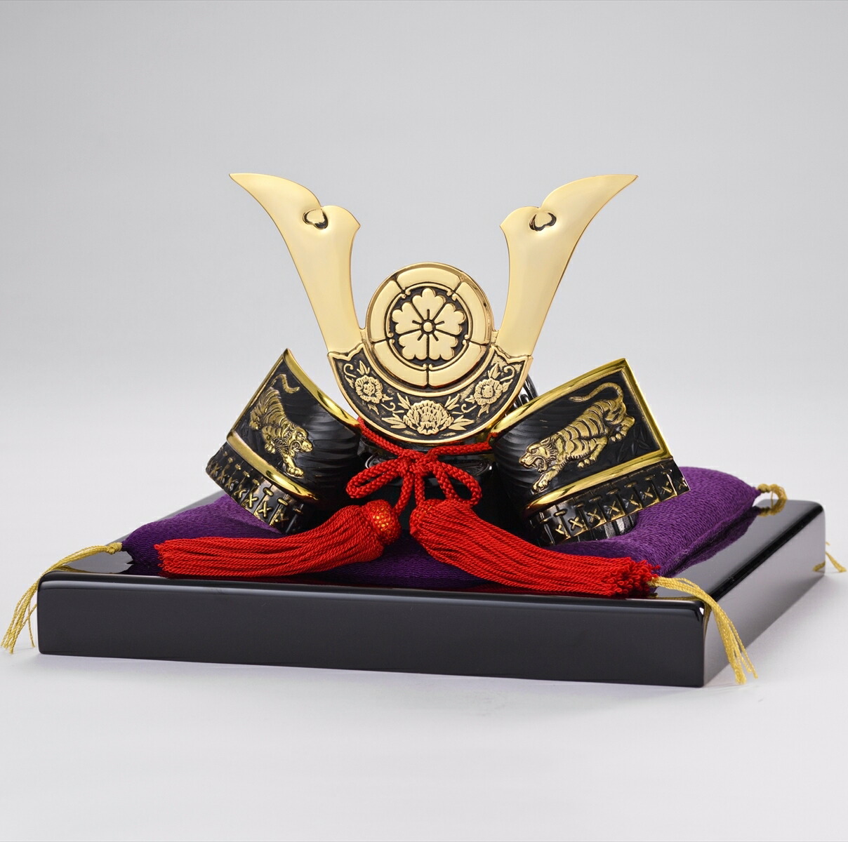 楽天市場】戦国武将兜 織田信長公 飾台セット 出世兜 : 匠縁堂