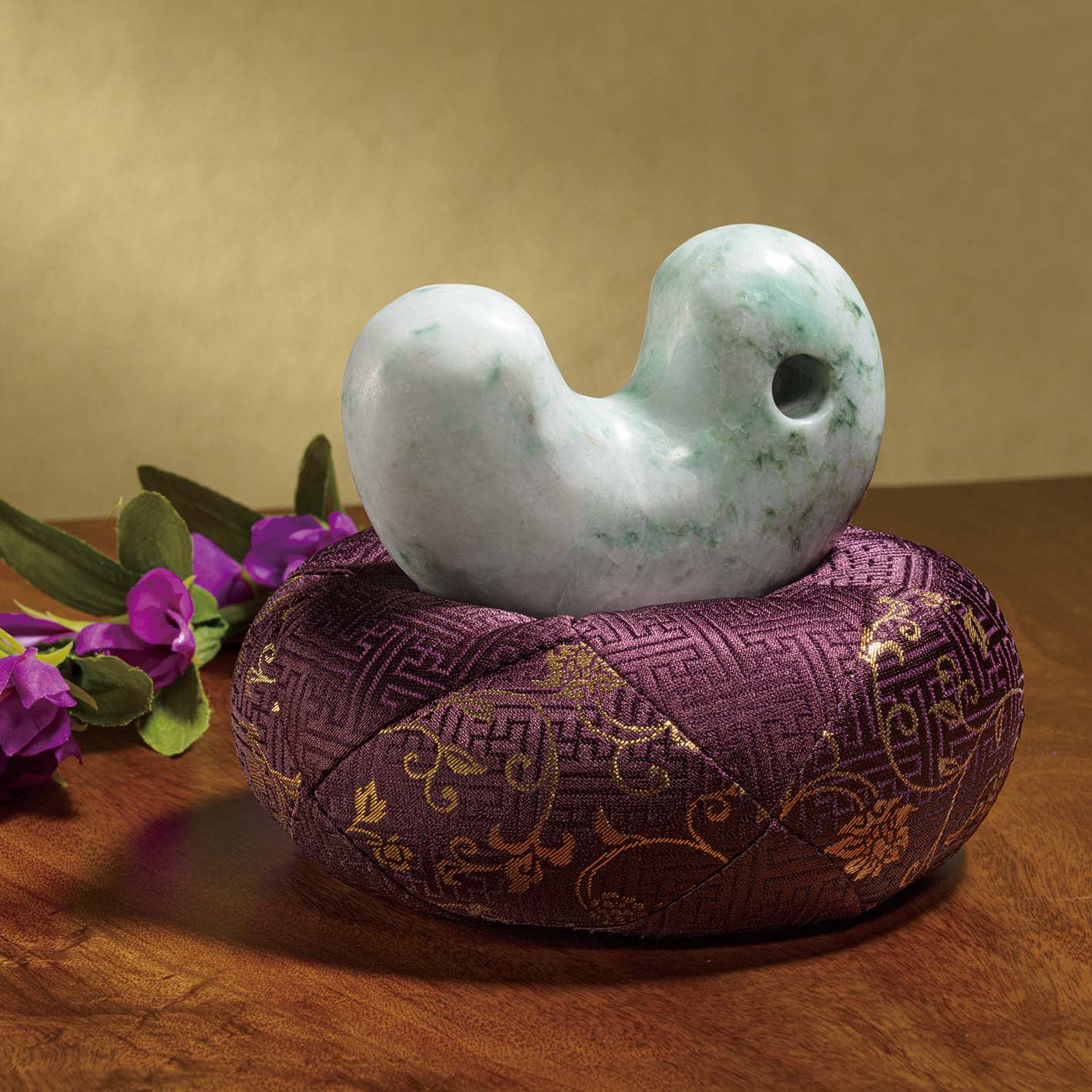 専門店にて緑一色*50万円以上の品‼️糸魚川翡翠勾玉*小滝産 本物の守護