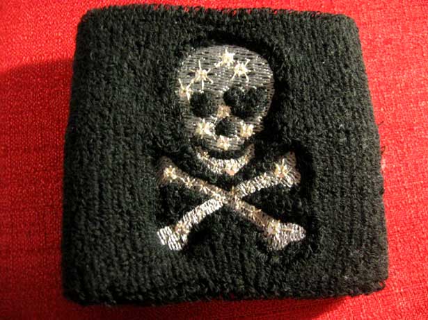 楽天市場】骸骨リストバンド 白 黒 キラキラ 髑髏 ドクロ punk rock