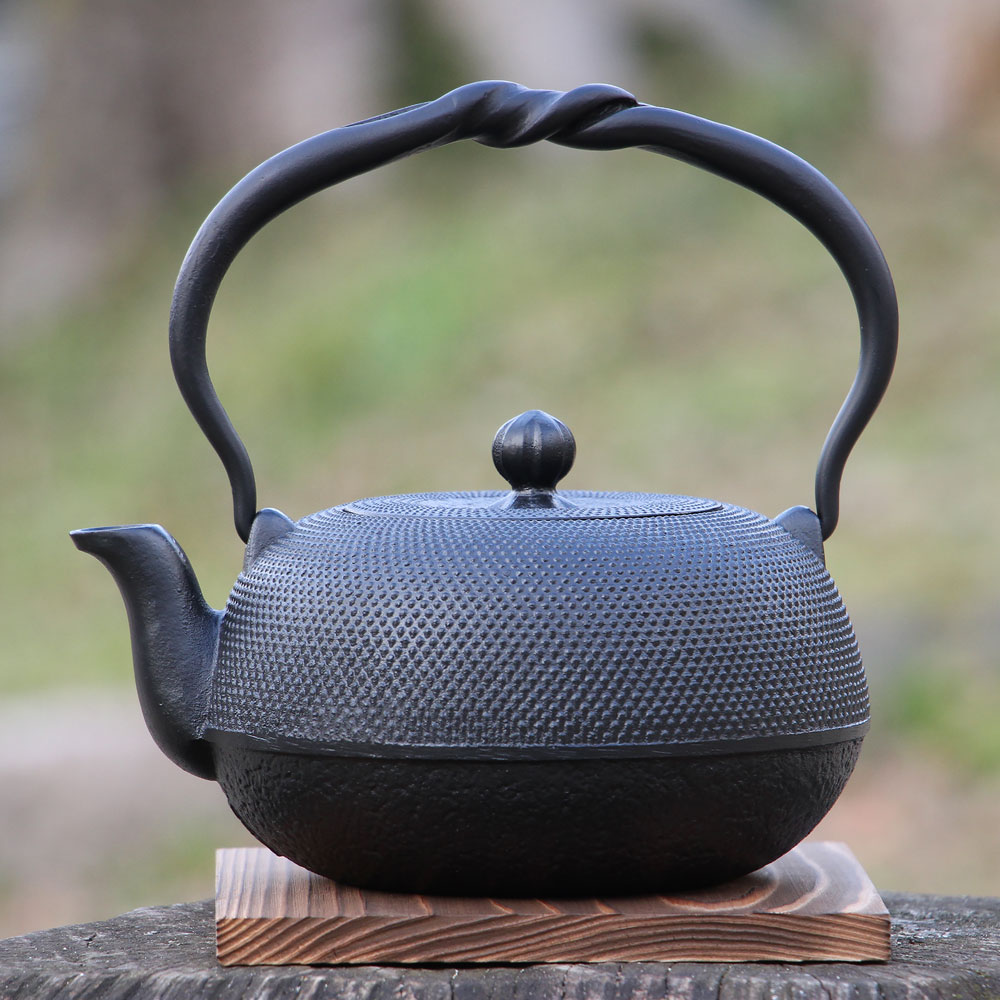 楽天市場】鉄瓶 南部鉄器 0.8L 及甚 あられ 01-OJ11 瓶敷セット 【名