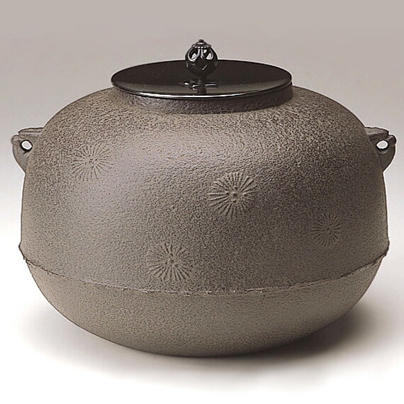 イ482 茶釜『釜師 隆元作』『松地紋 平丸釜 共箱』鉄釜 茶道具