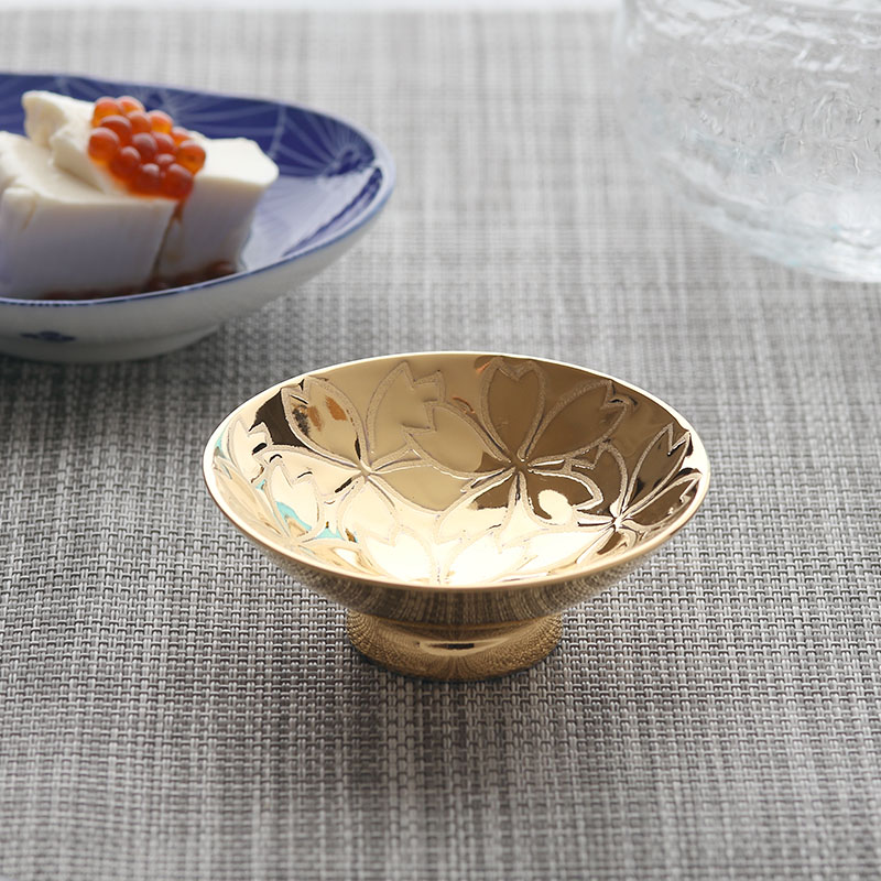 楽天市場】金釉盃 中 桜 木箱入 美濃焼盃 杯 高級 割烹 料亭 お祝い お