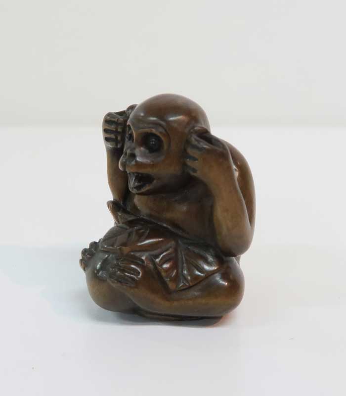 柘植 猿根付け 在名 名品 柘植材猿の彫刻 手のひらサイズ 美品 柘植 猿