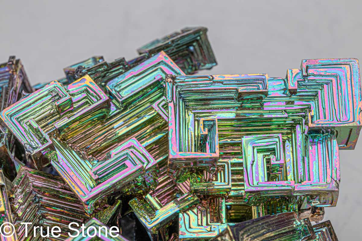 楽天市場】希少 巨大 ビスマス 結晶 重量 1489g 元素記号 Bi 原子番号