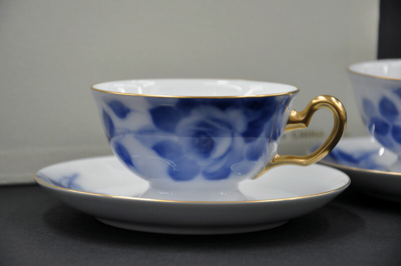 青いドラゴンと桜の花の陶器カップ 青いドラゴンと桜の花の陶器カップ