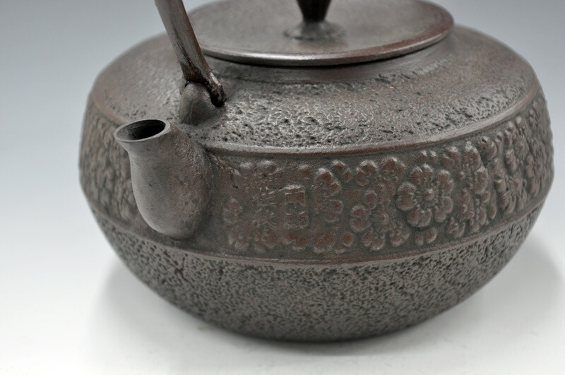 楽天市場】【送料無料】 南部鉄瓶【別製平丸型 スズミ桜】1.3