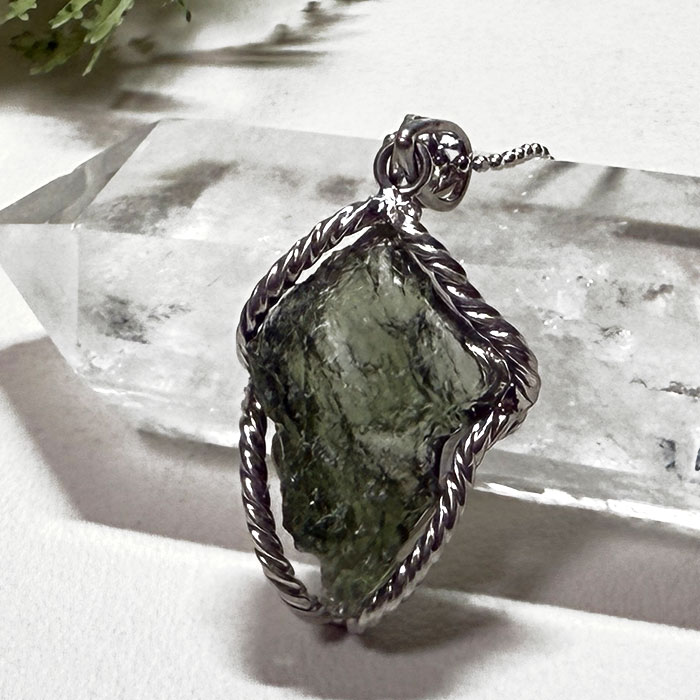 楽天市場】モルダバイト ペンダントトップ【鑑別書付き】天然石