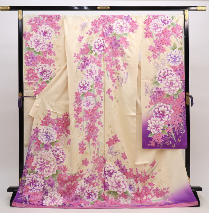 専用　ご予約商品　振袖　関芳　百合　銀彩　ホワイト　ピンク　未仕立て　仮絵羽 最新作モード 白ピンク バラ柄 一番目立つ 派手かわいい 姫ギャル