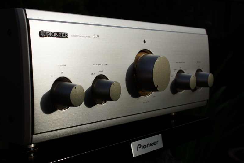 PIONEER A-05 .+ 業務用みたいな真面目さが光るコンシューマーモデル。+.