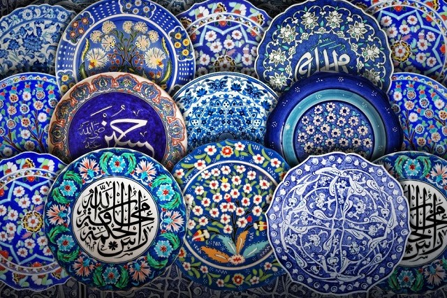 イズニック陶器】手描き大皿／トルコ伝統文様／花模様 イズニック陶器