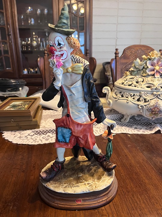 Auro Belcari ~ Capodimonte Clown Statue ~ Dear Studio, Italy