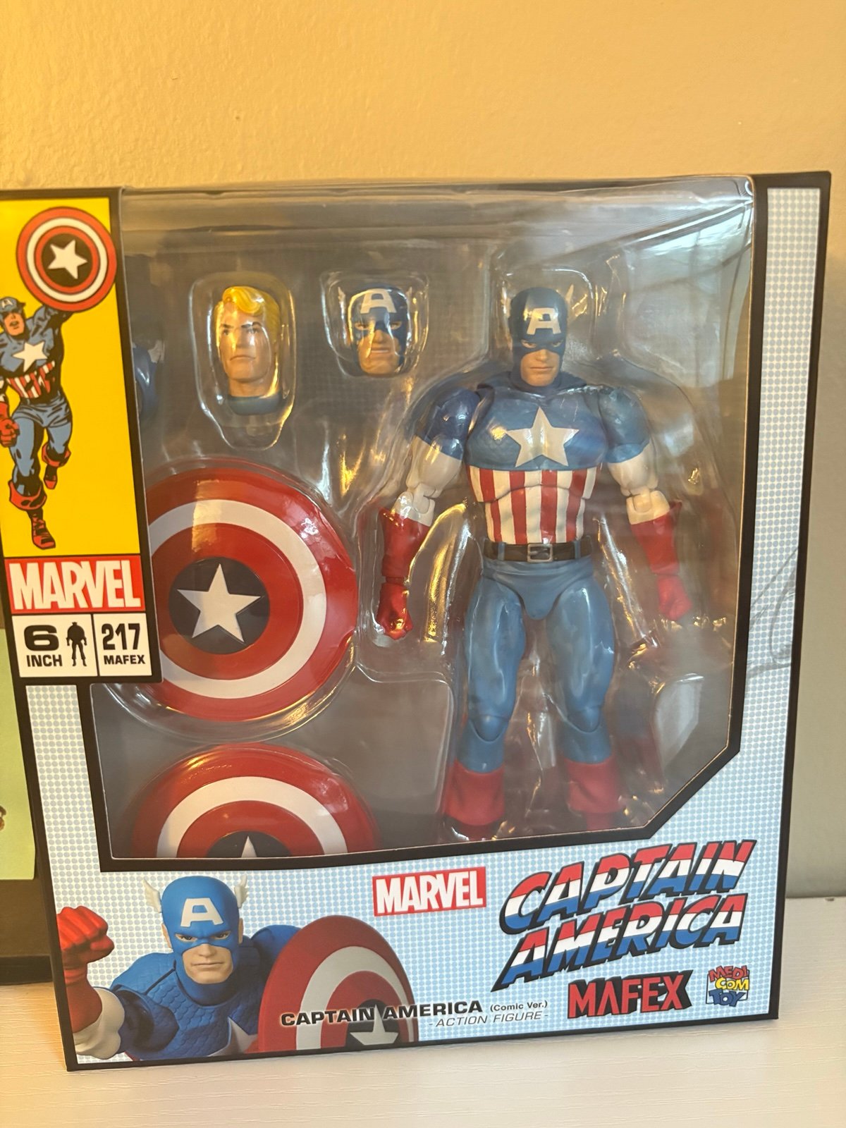 MAFEX No. 217 CAPTAIN AMERICA (Comic Ver.) Marvel Action Figure