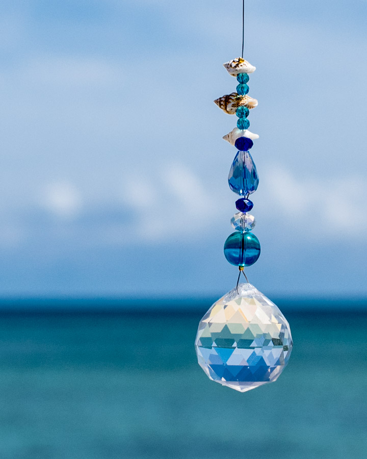 虹色の光をお部屋に取り込んで、、、Freaky handsオリジナルの