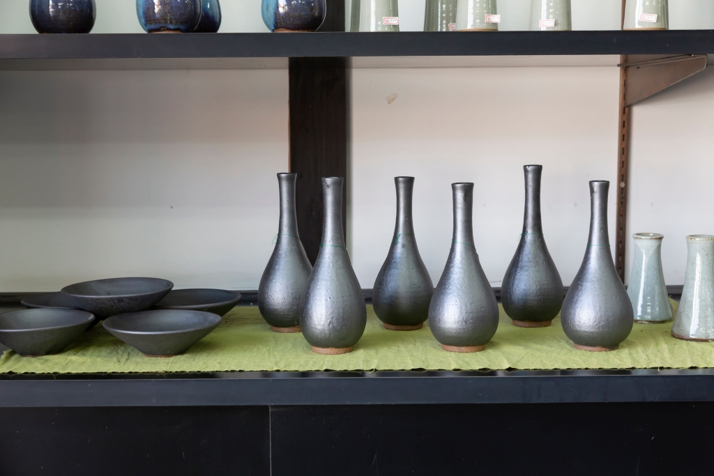 使い込むごとに味わい深い一の瀬焼「永松窯元」。多彩な釉薬が独自の