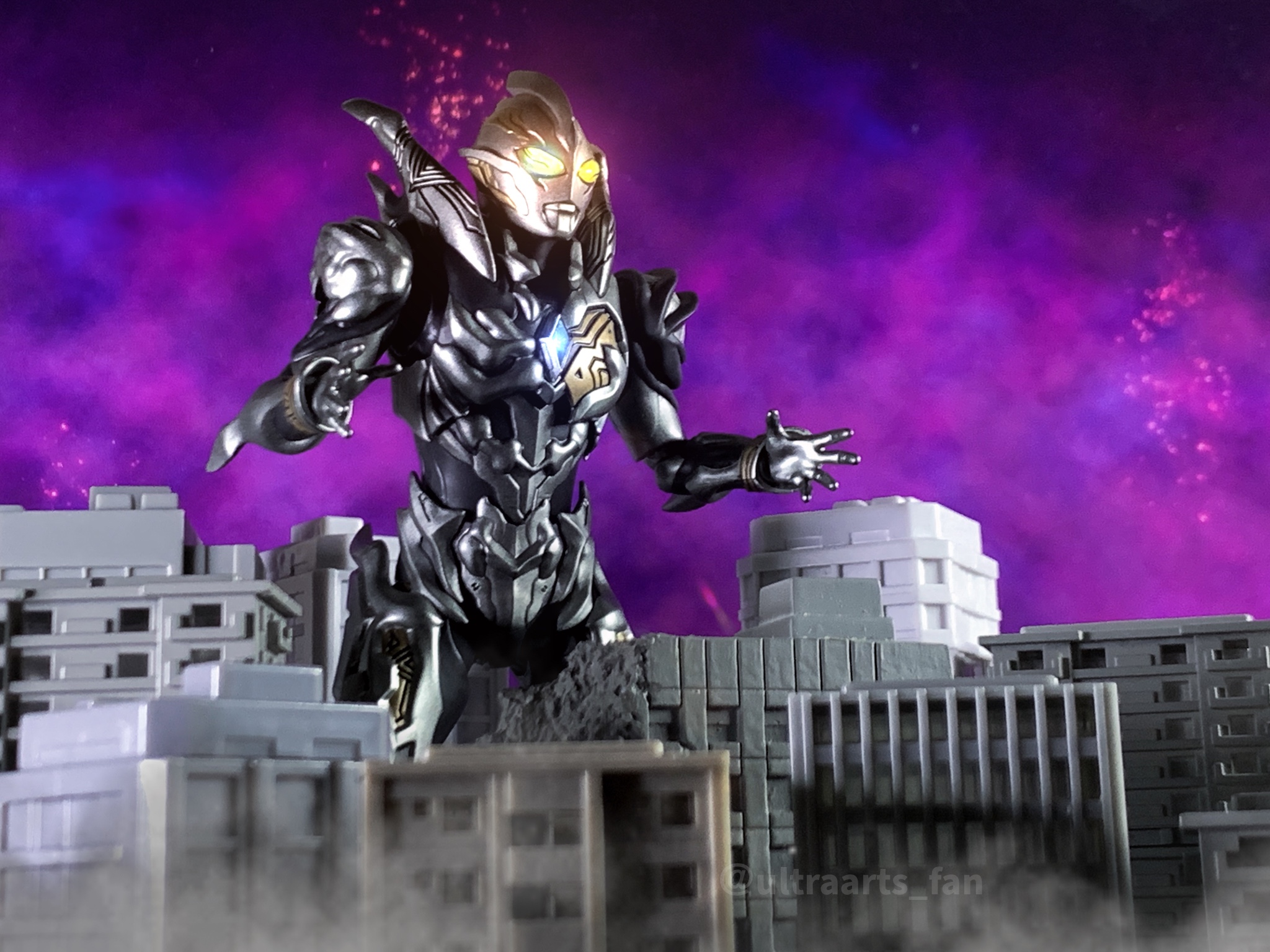 S.H.Figuartsトリガーダーク ウルトラマントリガー 輸送箱付 S.H.