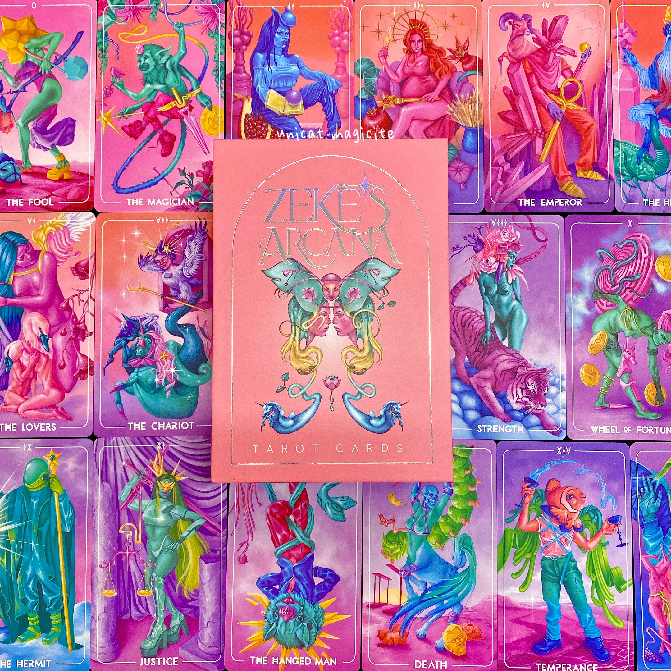 💖ジークのアルカナのカラフルでユニークなタロットカードデッキ