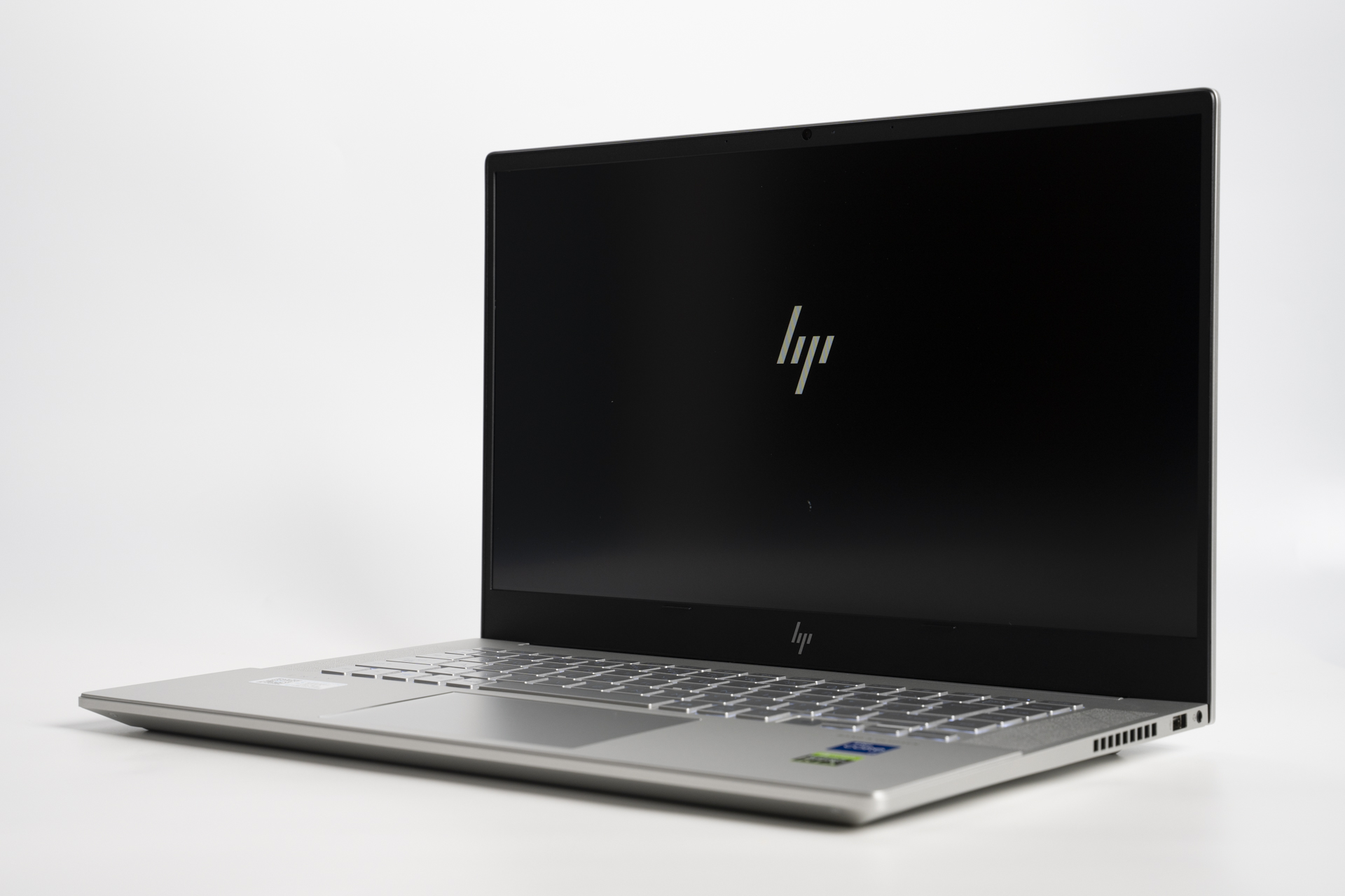 HP ENVY 15 ep-1000 2021年モデルレビュー Gen 4 SSD標準搭載で業界