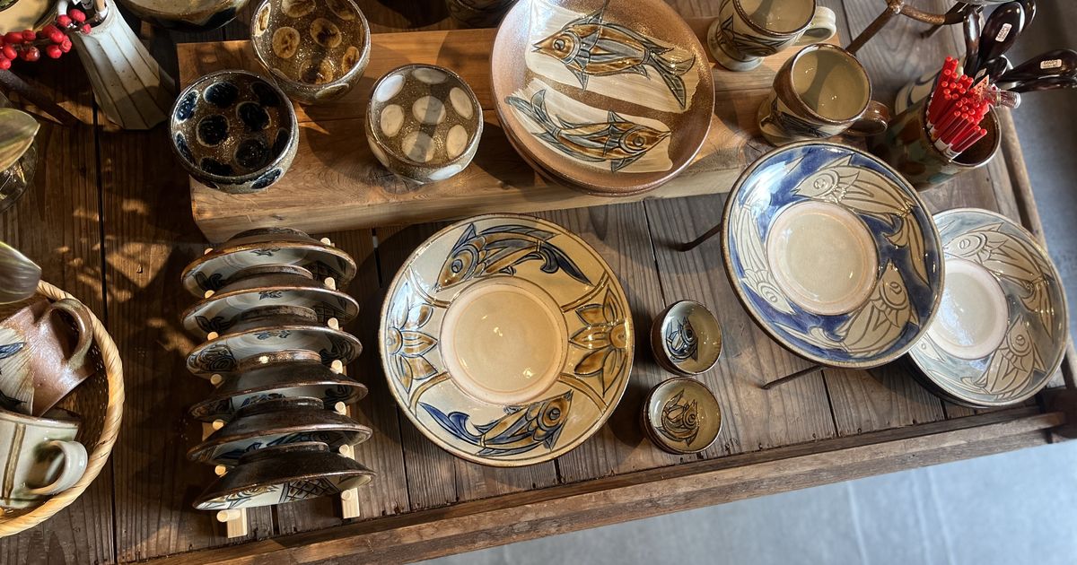 魚模様の陶器花瓶 金城敏幸 やちむん 魚模様の陶器花瓶 金城敏幸