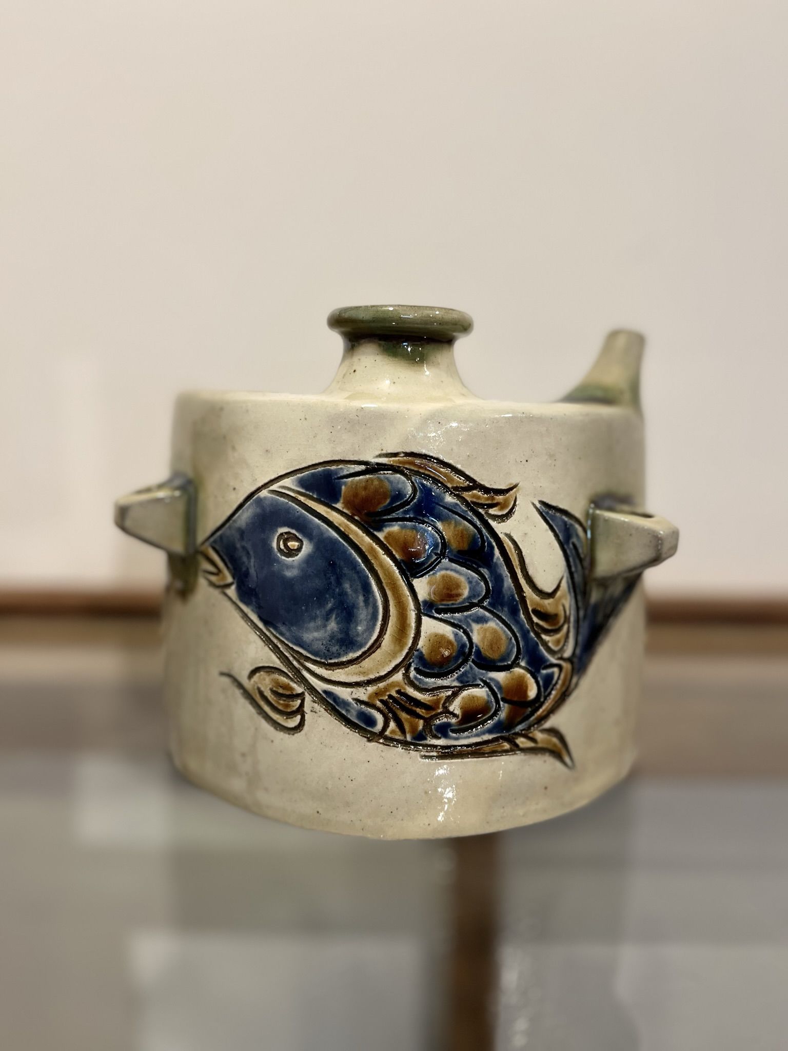 激レア】上江洲茂生 抱瓶 陶器 魚紋 激レア】上江洲茂生 抱瓶 陶器 魚紋