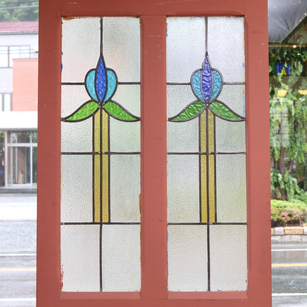 優しい色合わせで気持ち和らぐ♪英国アンティークステンドグラスドア