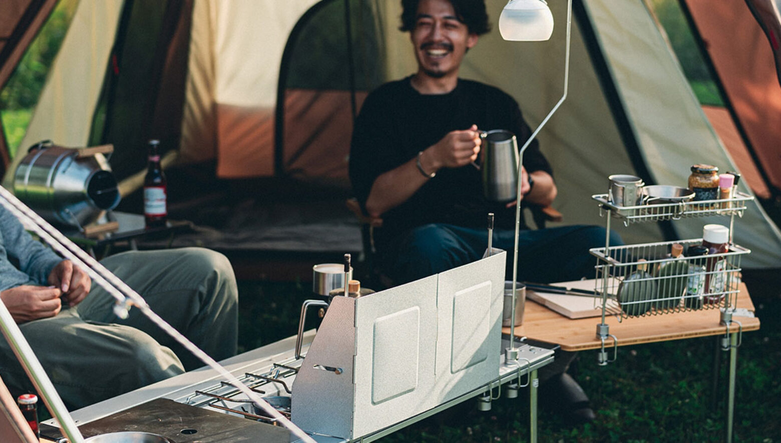 スノーピークから、テーブル上を立体的にカスタムできる新システムが