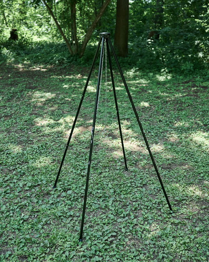 ムラコ新作スタンドは、「4本脚」で安定感UP。焚き火調理も捗る！ | GO