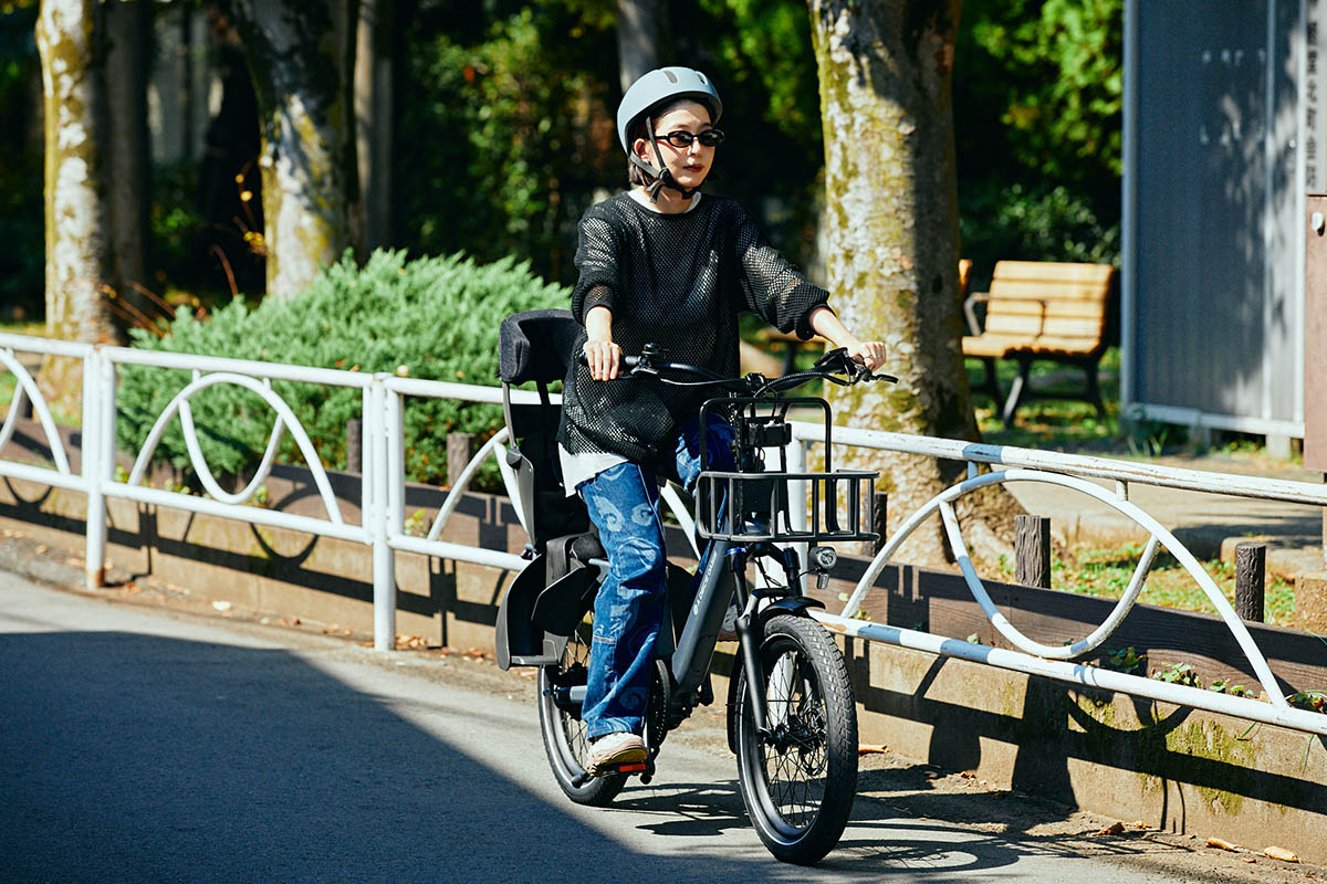 平日は子どもの送迎、週末は街をポタリング。1台で全てが叶うe-bike