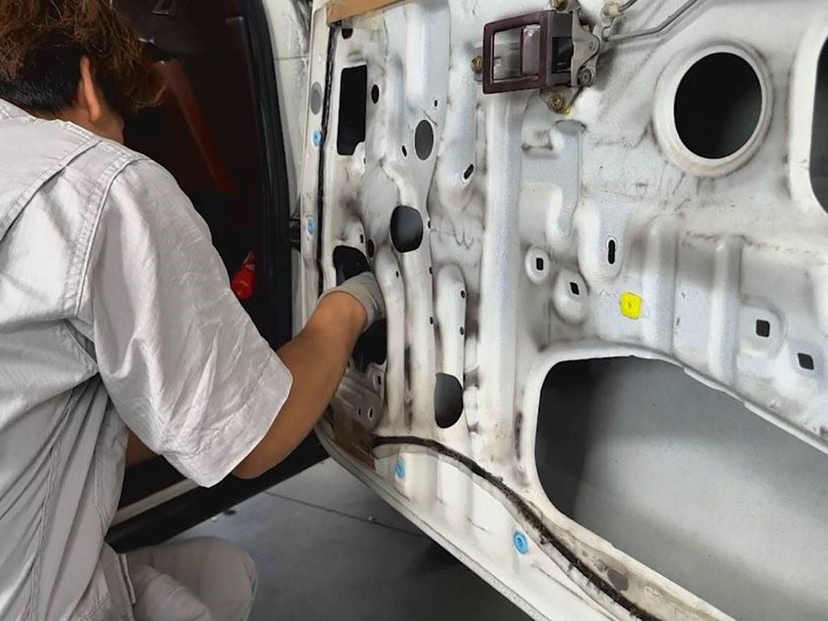 内装パーツ＆ガラスの取り外し｜AE86 1984 再生プロジェクト｜ソフト99