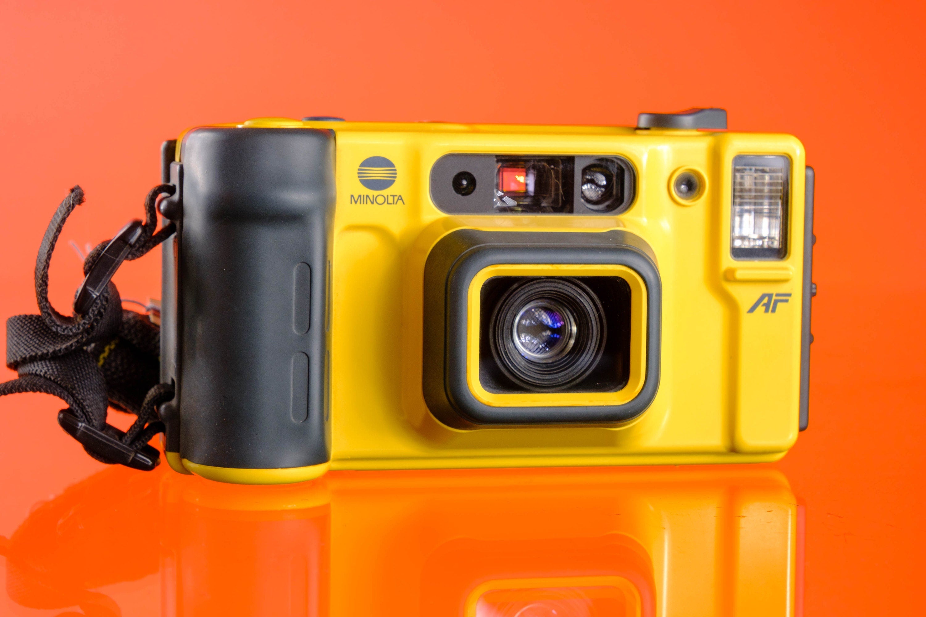 Minolta Weathermatic 35DL 35mm Point and Shoot Film Camera