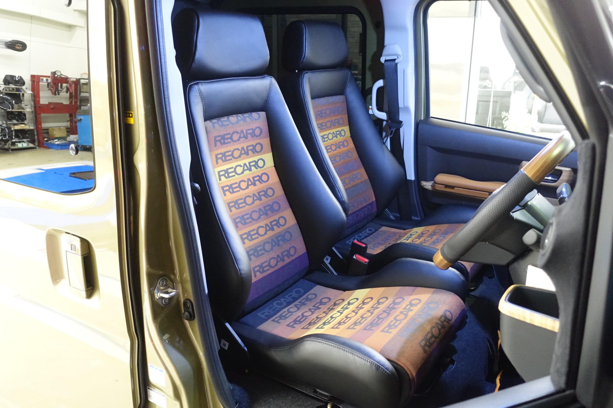 懐かしいオレンジストライプに目が釘付け！ダイハツ アトレー