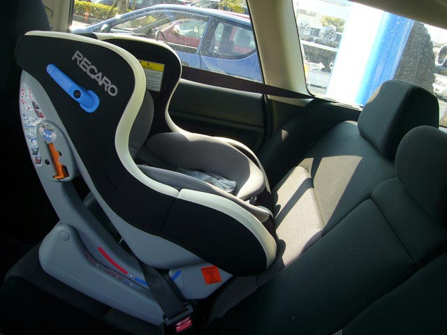 RECARO チャイルドシート取り付け | スタッフ日記 | スタイル