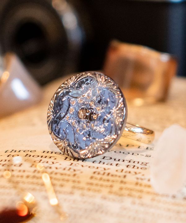 チェコガラスリング（M)(BLACK FLOWER): 『欧州航路』