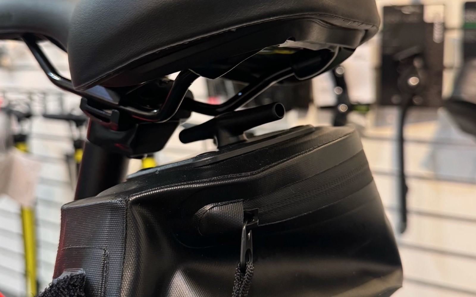 リム様】CANNONDALE CAAD8 SORA + サドルバッグ 2個 Contain QR Saddle