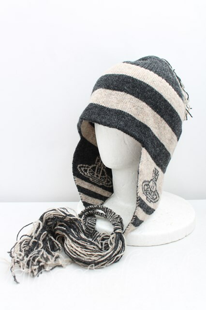 VivienneWestwood】 ポンポン+耳当て付きニット帽 牛革タグ付