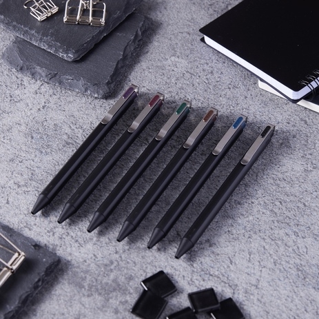 業界初！“6色の黒インキ”シリーズで大注目の単色ゲルインキボールペン