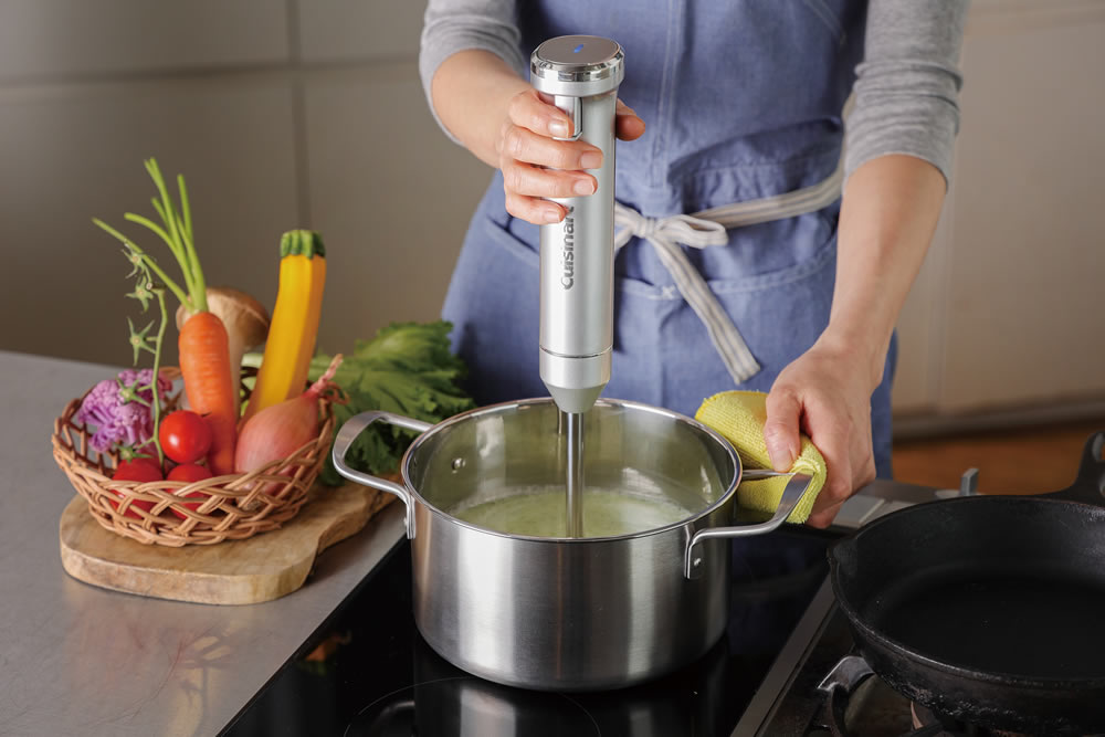 コードレス充電式ハンドブレンダー「RHB-1020J」コードレスだと毎日の