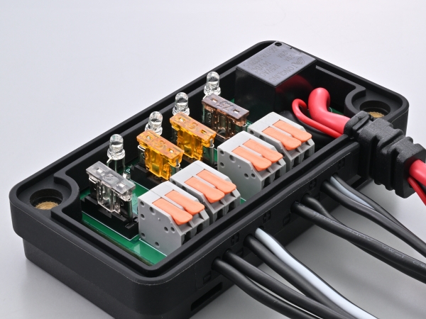 アクセサリー電源ユニット D-UNIT EASY - DAYTONA | アンバーピース