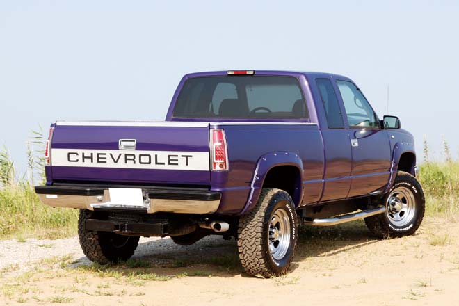 再び人気上昇中の90年代四駆、レアなシボレーK2500を見逃すな！