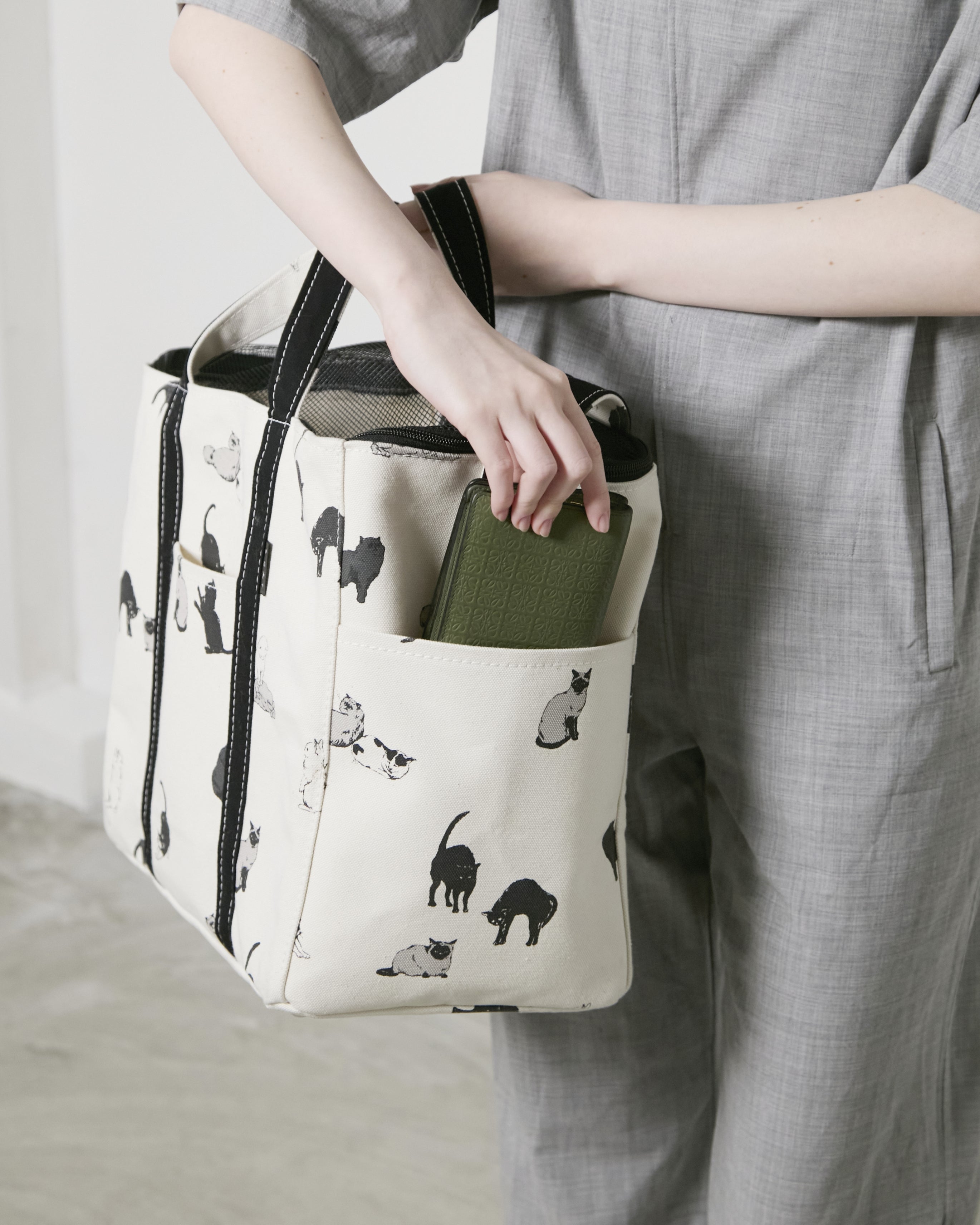 CARRY TOTE BAG ｜ TEMBEA × &CATの猫用キャリーバッグ。通院や