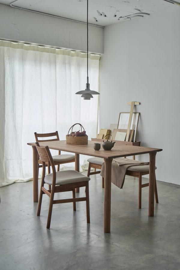 SOUP DINING TABLE(LEG : R TYPE)（スープ ダイニングテーブル（レッグ