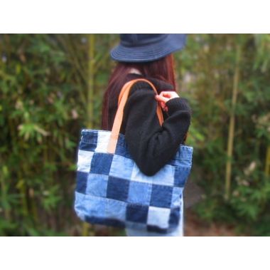 色目の違う60枚のデニム生地をランダムにパッチワーク デニム雑貨の