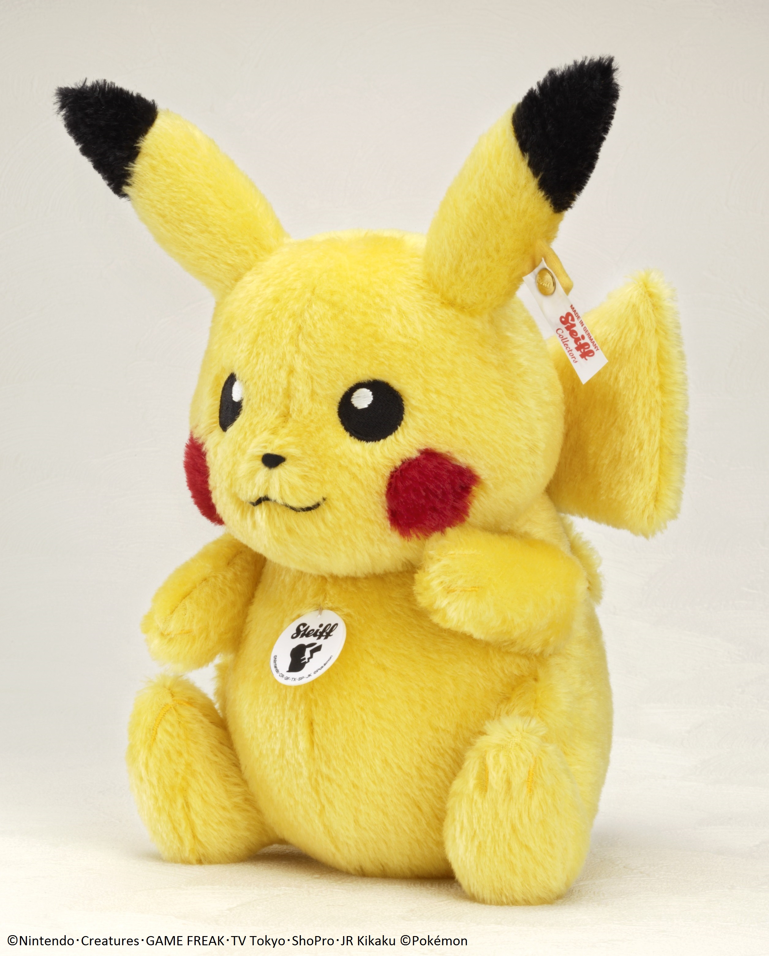 ピカチュウ」のシュタイフ製ぬいぐるみが登場！ 初回生産1,000体で12月